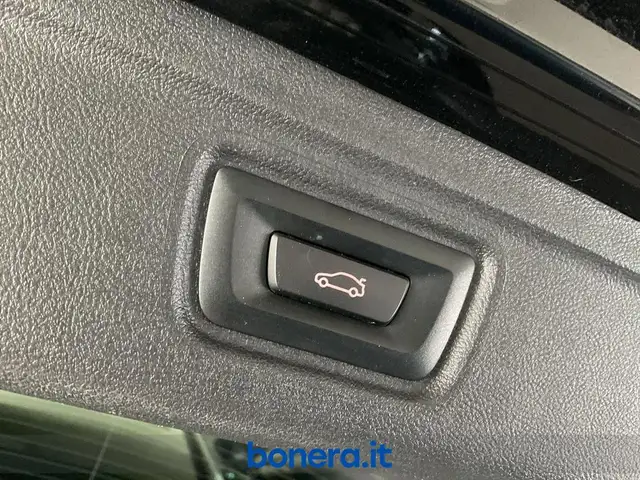 BMW 3 Series view 14