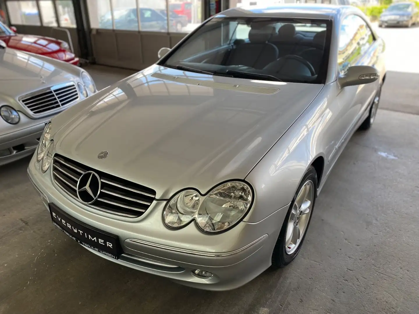 Mercedes-Benz CLK 320 lückenloses Scheckheft bei Mercedes Silver - 1