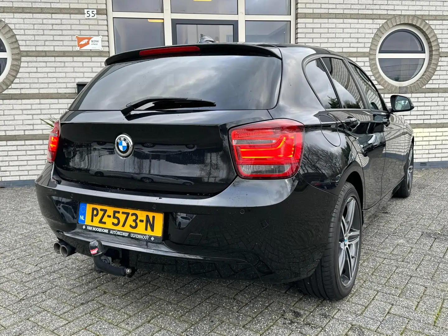 BMW 125 1-serie 125d High Executive "Pano,Leder,Navi" Zwart - 2