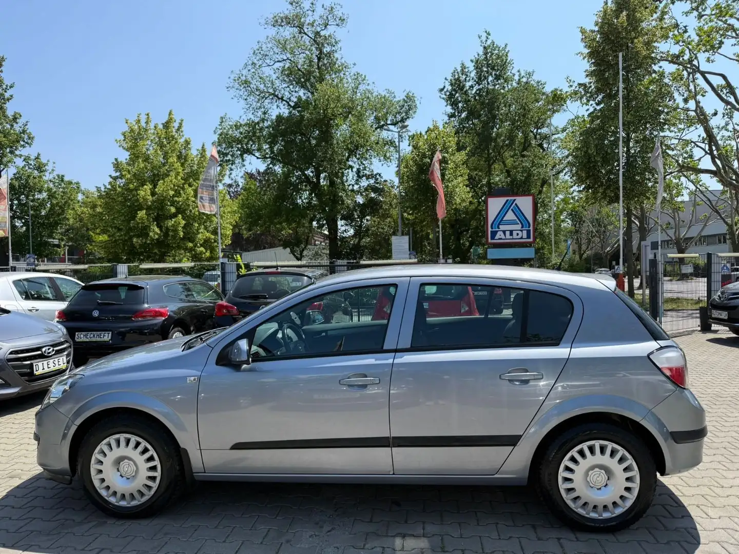 Opel Astra H Lim. Basis Grau - 2