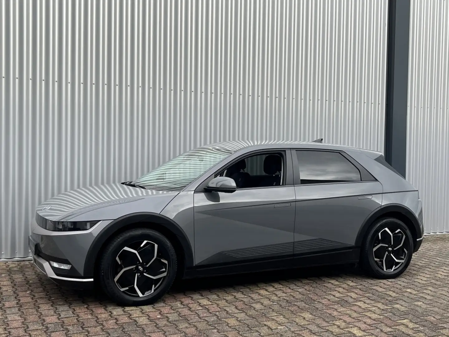 Hyundai IONIQ 5 Style 77.4 kWh | Apple CarPlay | Camera | Navigati Grijs - 2