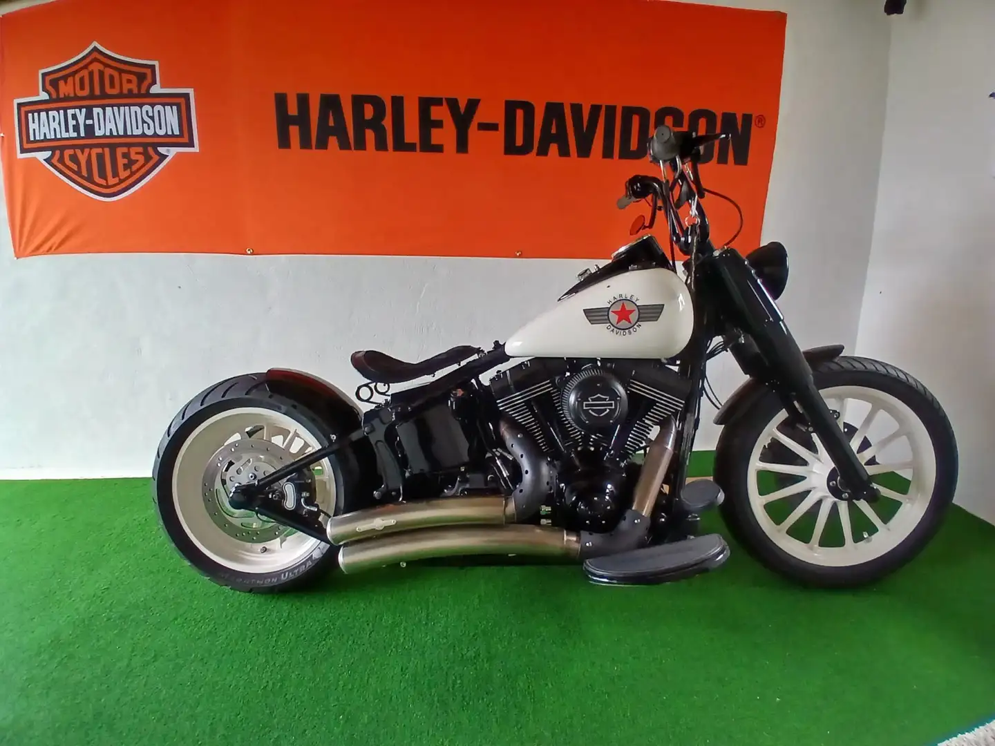 Harley-Davidson Fat Boy Bobber Alb - 2