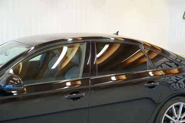 Audi A6 view 12