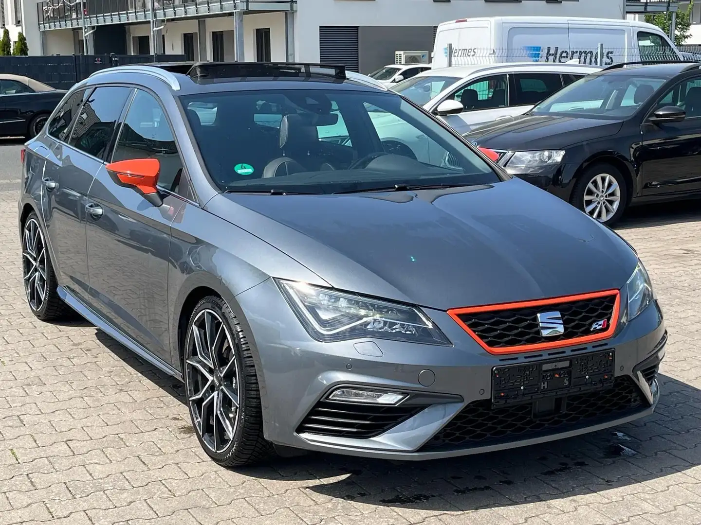 SEAT Leon ST Cupra 4Drive Performance Virtual Pano Szary - 2