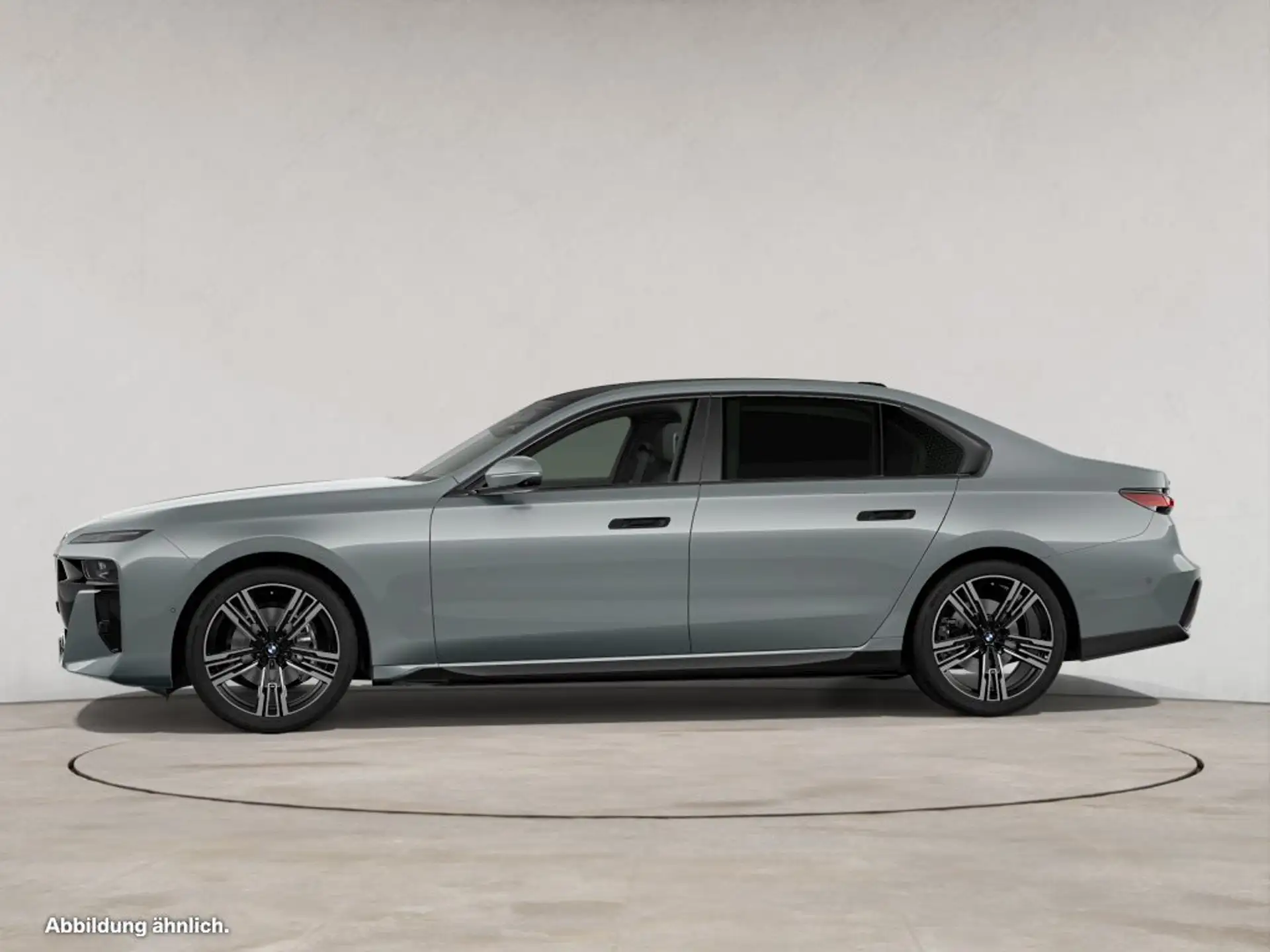 BMW 7 Series 740d 2025 회색 사진 3