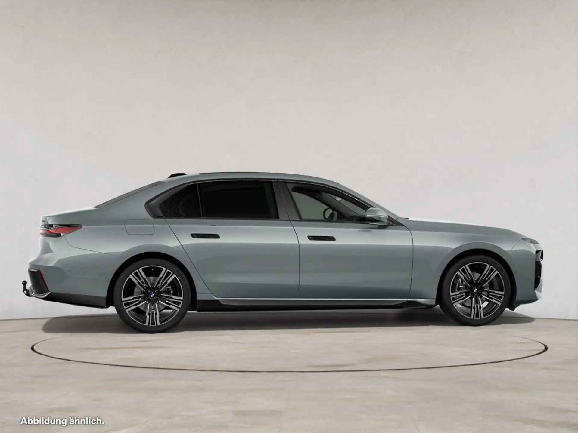 BMW 7 Series 740d 2025 회색 사진 6