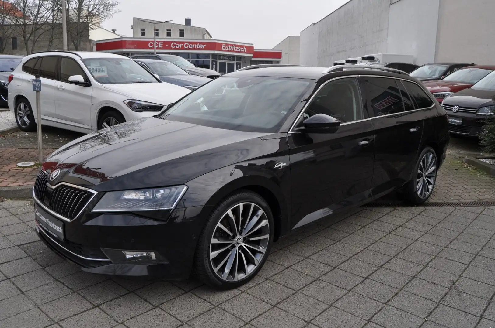 Skoda Superb Combi 2.0 TDI 4x4 L&K Leder NAV ACC AHK Schwarz - 1