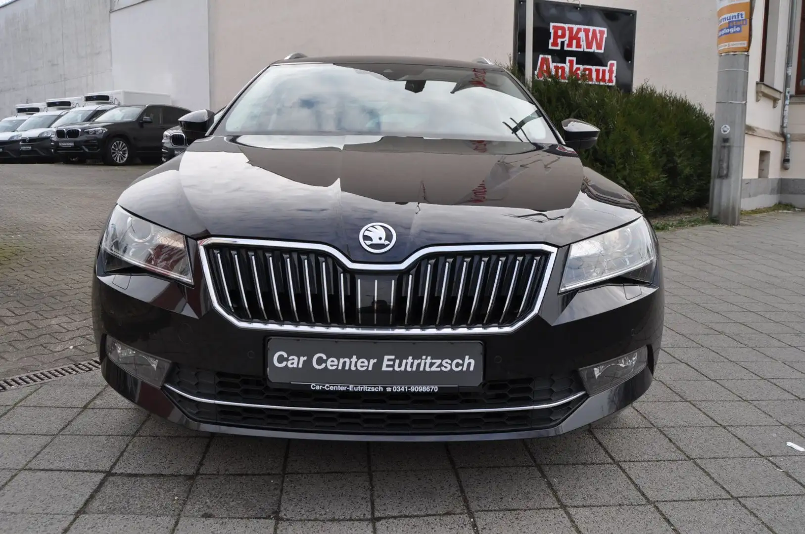 Skoda Superb Combi 2.0 TDI 4x4 L&K Leder NAV ACC AHK Schwarz - 2