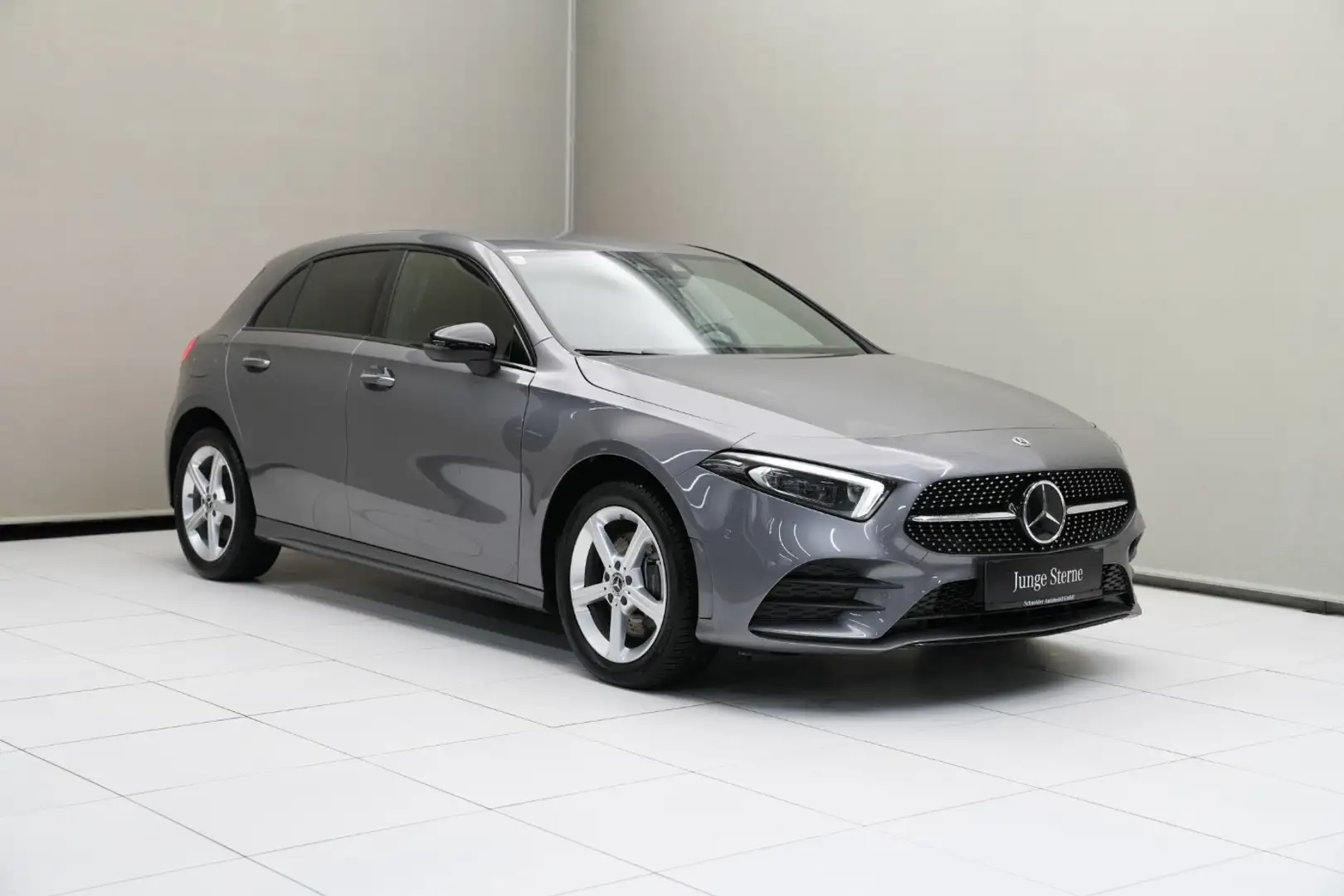 Mercedes-Benz A 250 e Kompaktlimousine ACC Night KAM PDC Navi Grau - 2