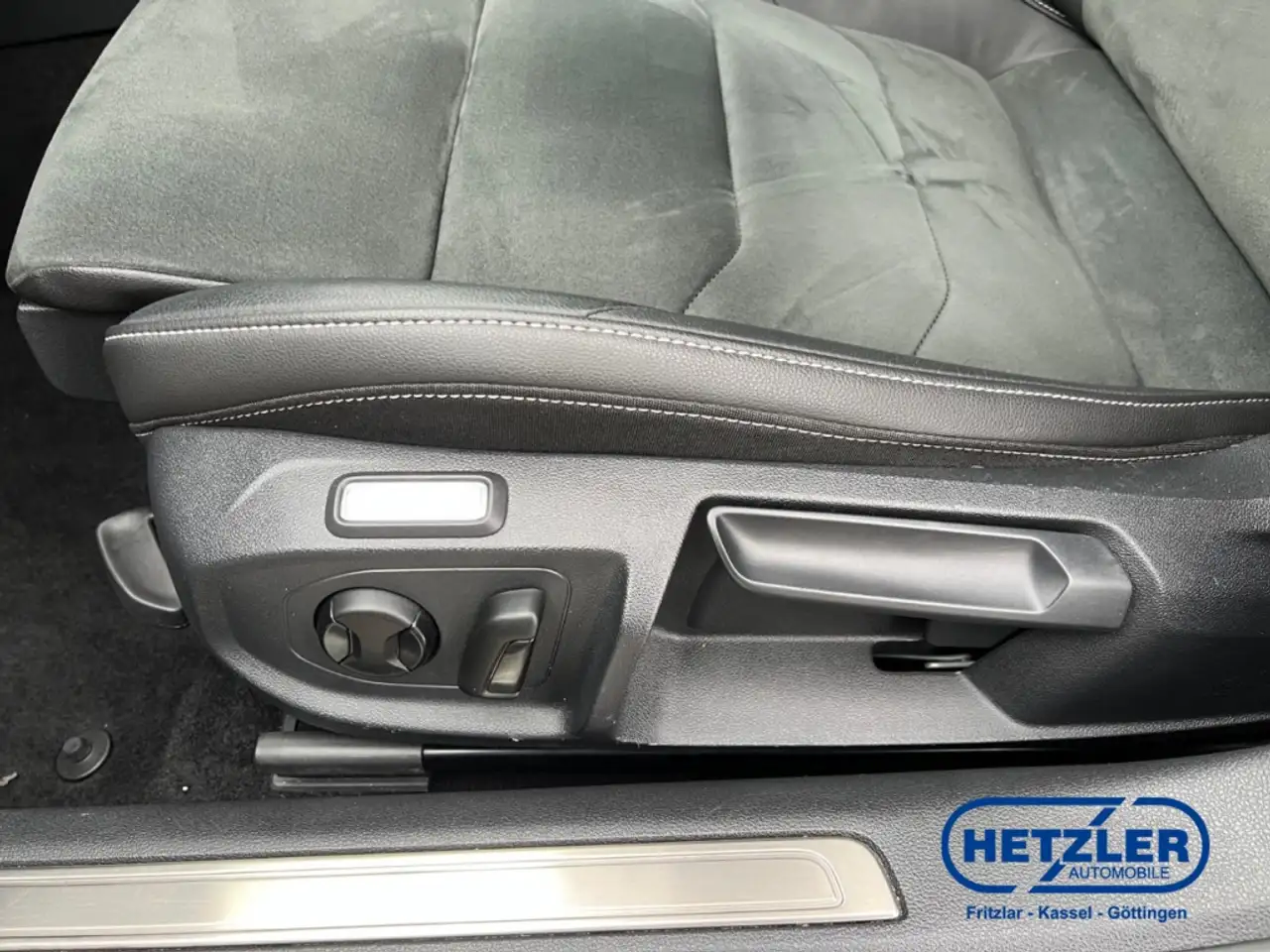 Volkswagen Arteon Shooting Brake R-Line Sportpaket AHK-klappbar Navi 17