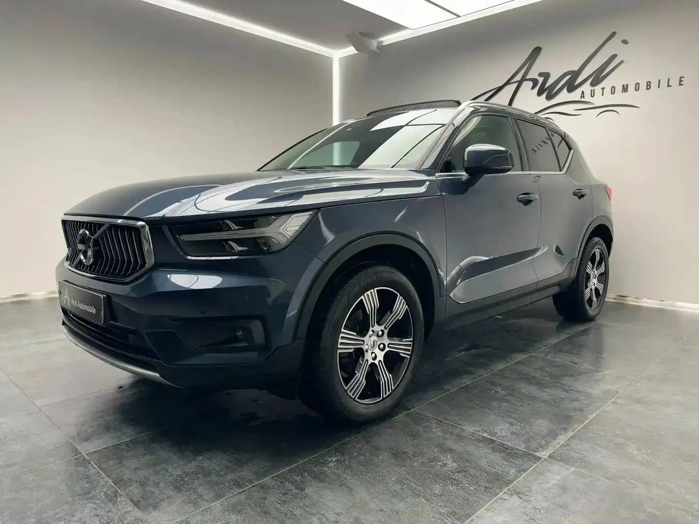 Volvo XC40 1.5 T2 *GARANTIE 12 MOIS*1er PROPRIETAIRE* Серый - 1