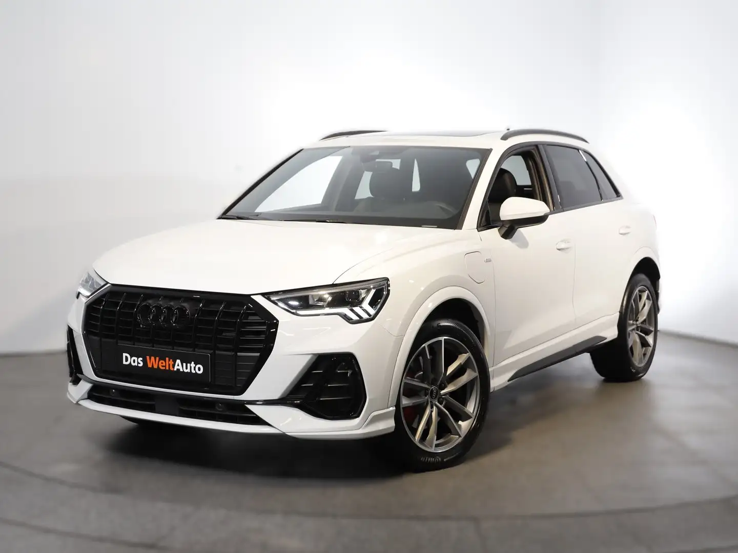 Audi Q3 e-tron 45 TFSI e S line exterieur Weiß - 1