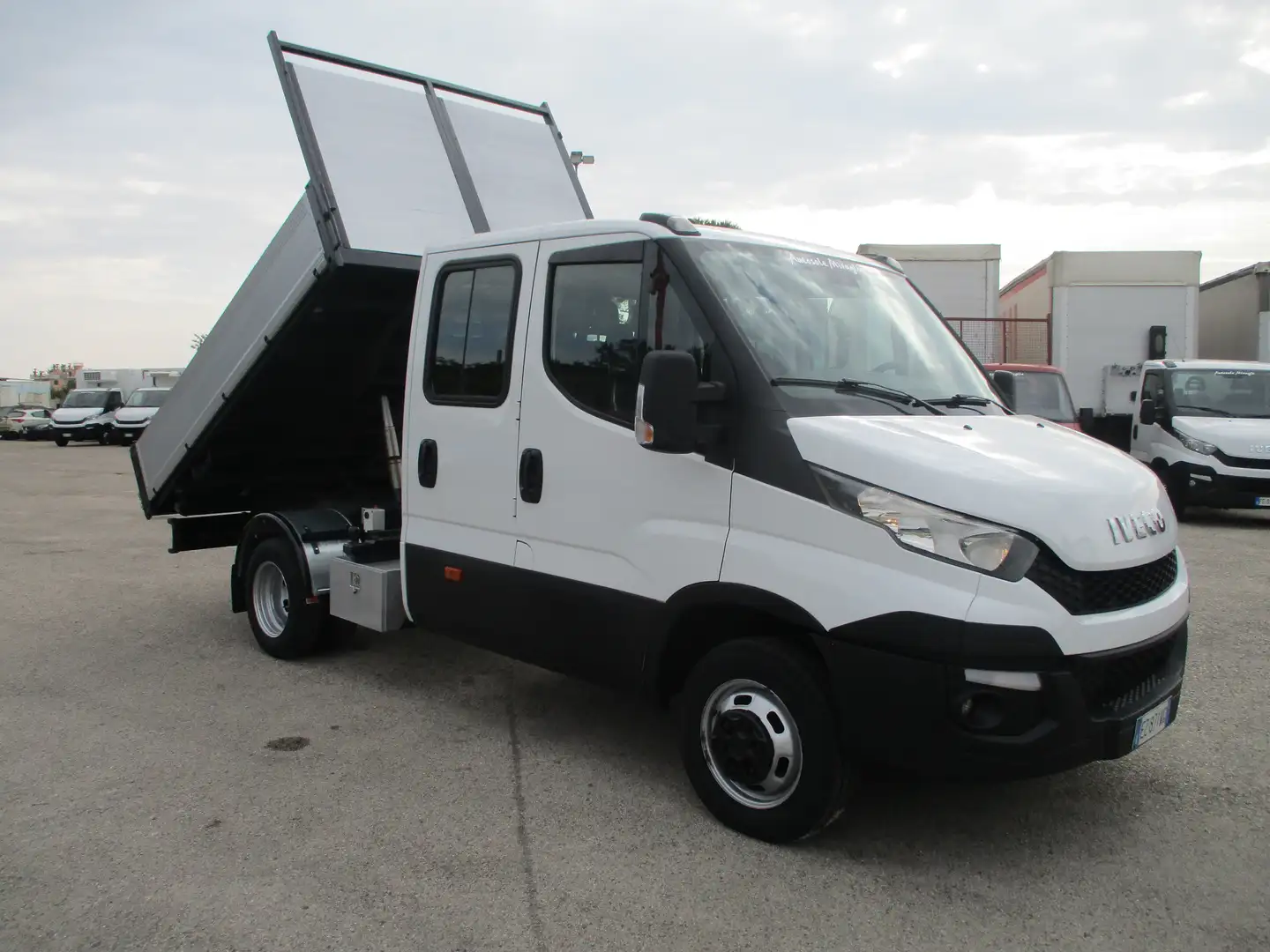 Iveco Daily 35C13 2.3 130CV E5 7POSTI DOP CAB RIBALTABILE TRIL Bianco - 1