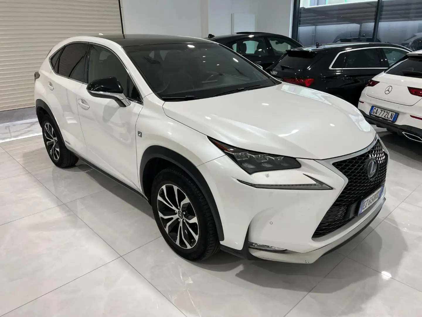 Lexus NX 300h Hybrid 4WD F-Sport Full Opt. Blanc - 2