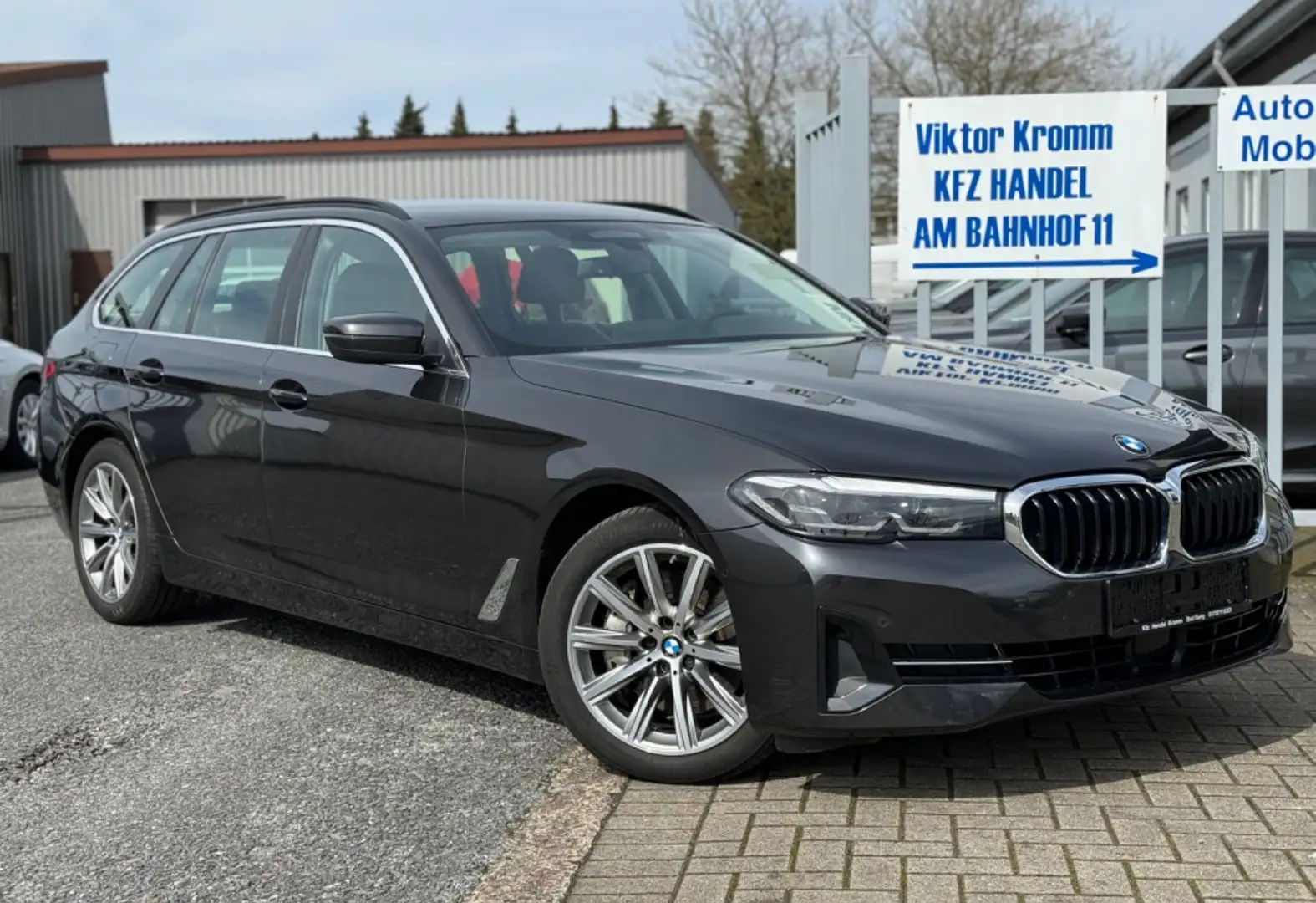 BMW 530 d xDrive Touring*Connected Professional*LED* Grau - 1