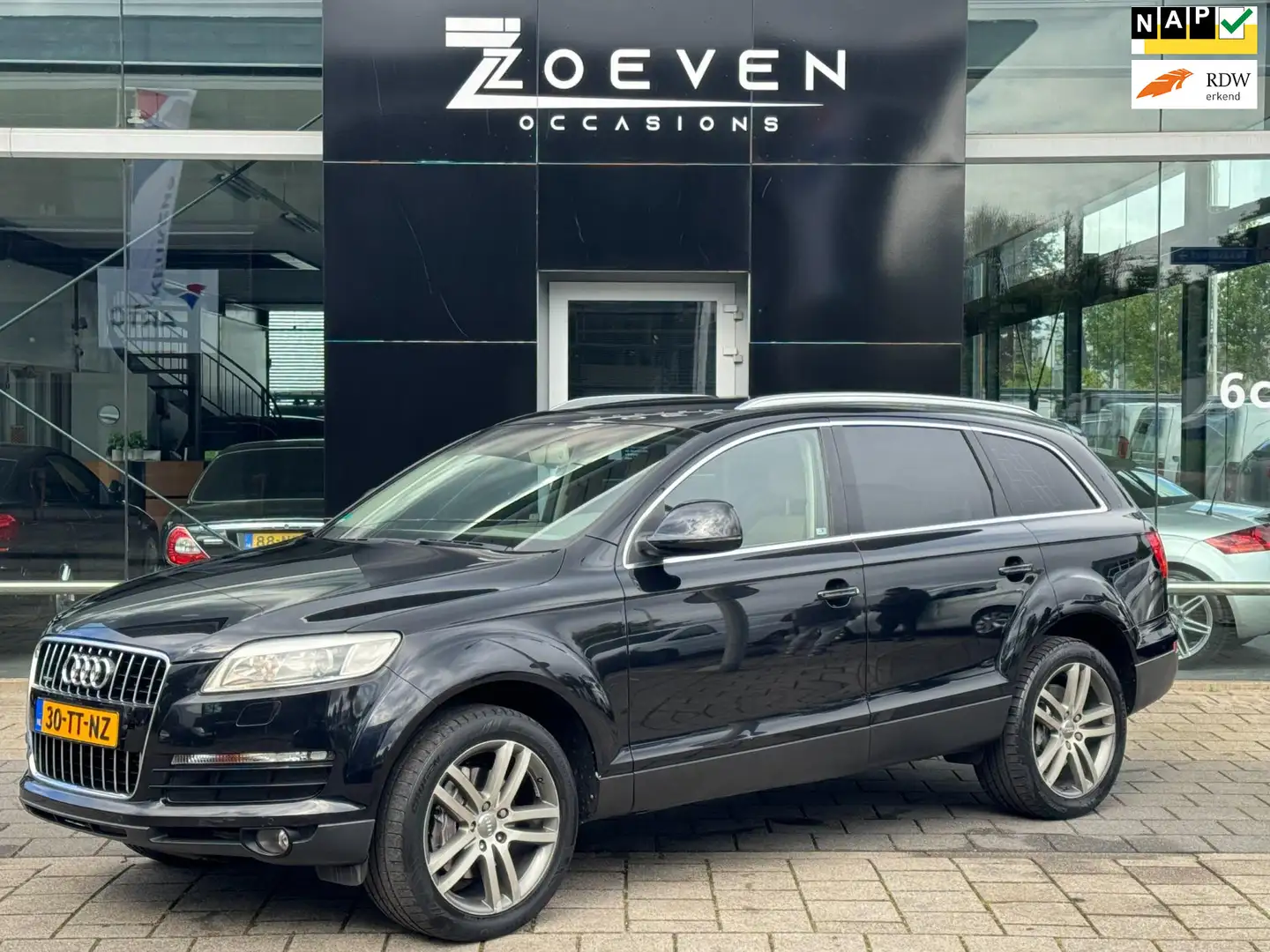 Audi Q7 4.2 FSI quattro Pro Line+ 4+2 youngtimer! Zwart - 1