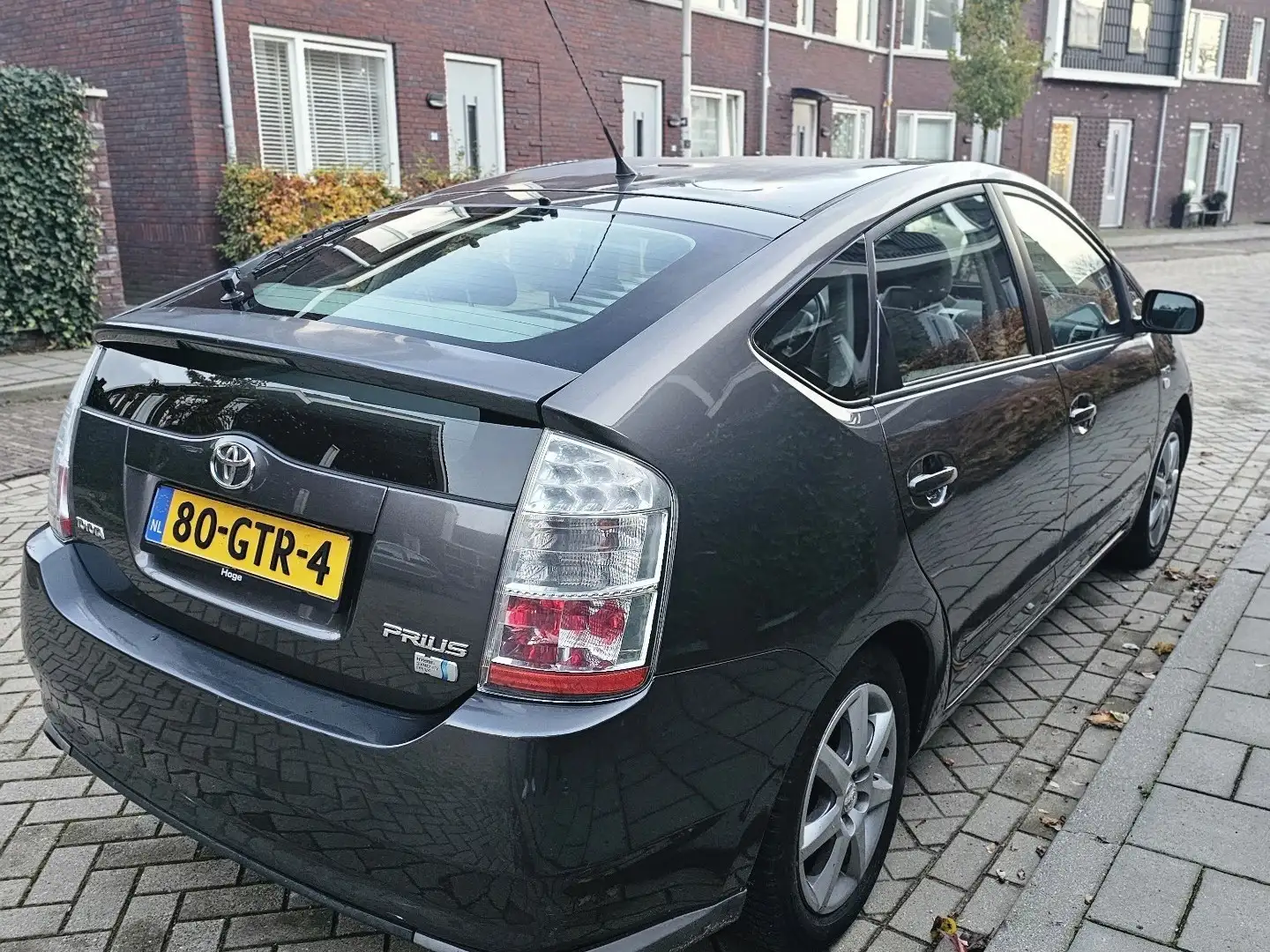 Toyota Prius (Hybrid) - 2