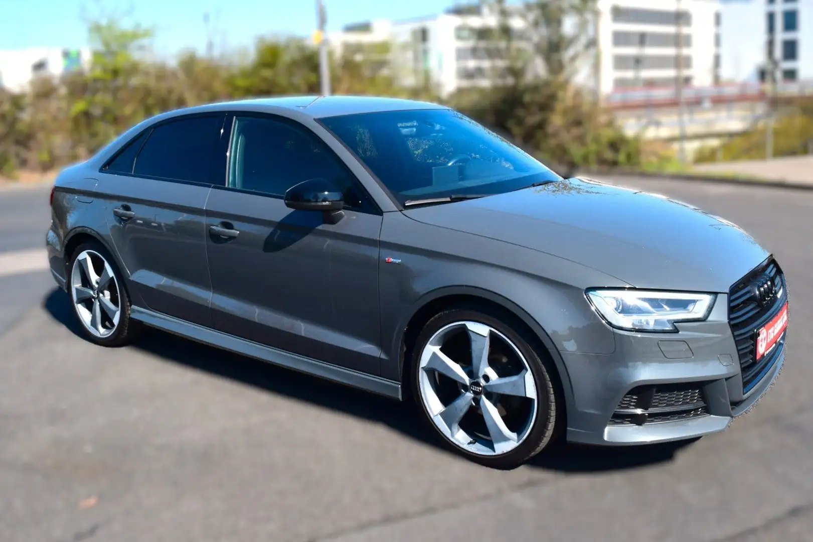 Audi A3 Limousine,S-Line,Sportpaket/Plus,BlackEdition Grijs - 2