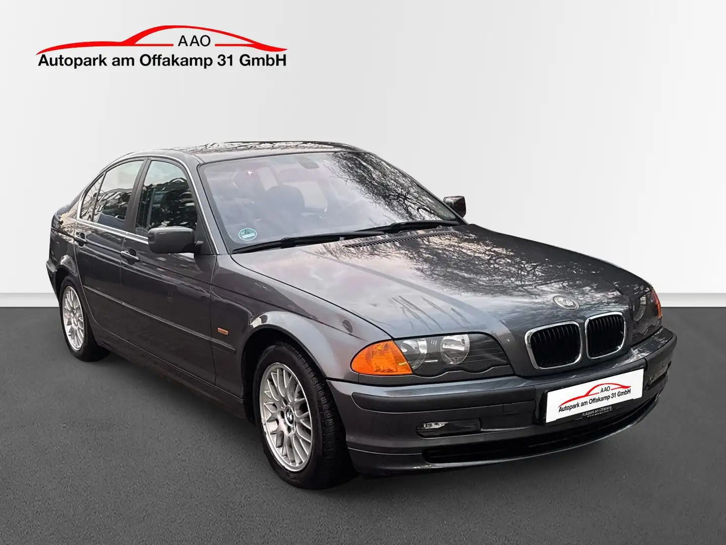 BMW 320 i Limo *1. Hand *Leder *Navi *PDC *Sitzhzg TV Grau - 1