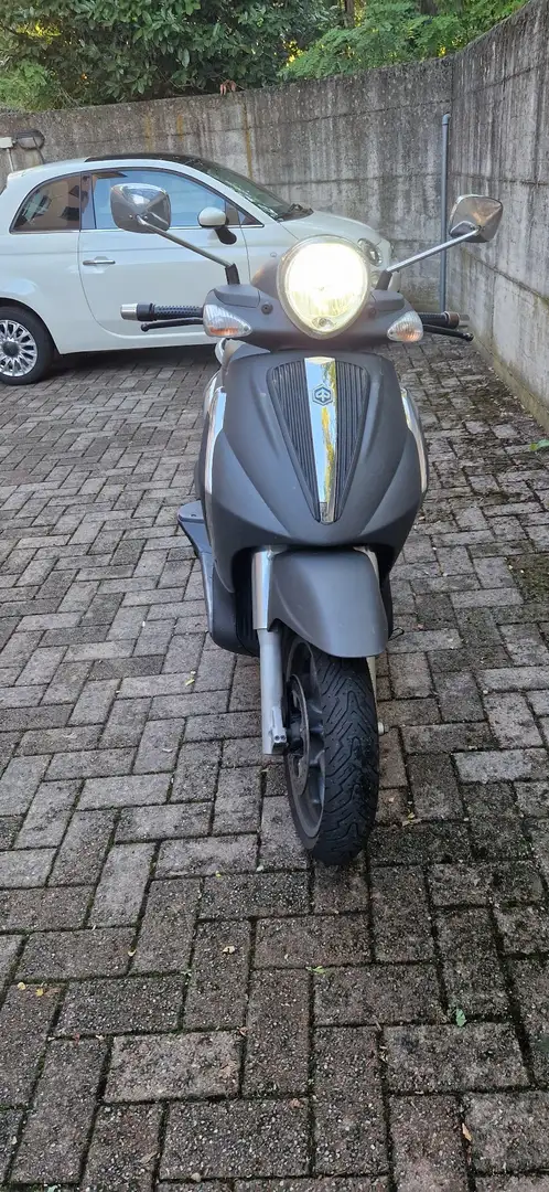 Piaggio Beverly 400 tourer Gri - 2