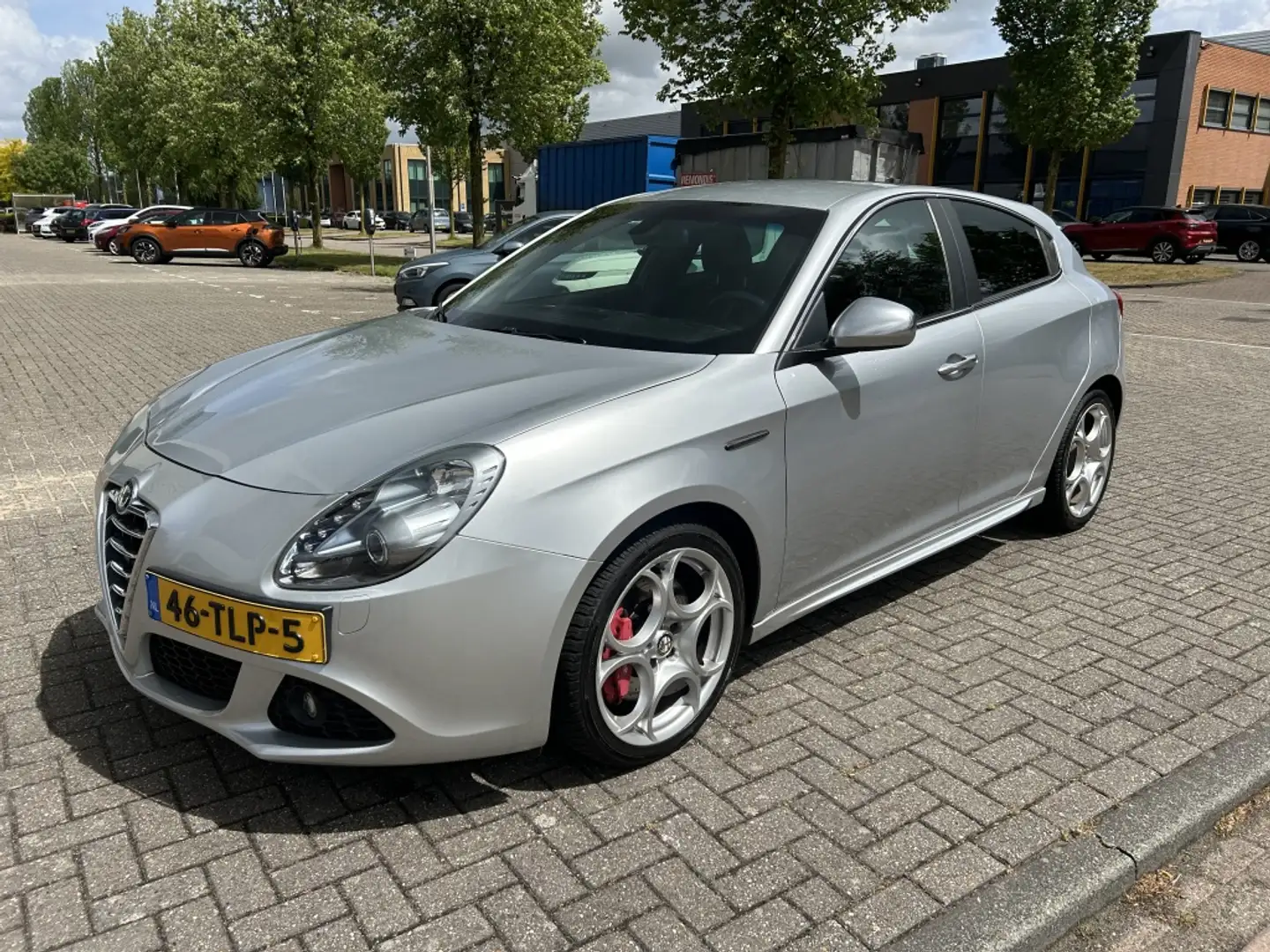 Alfa Romeo Giulietta 1.4 T Distinctive Sport 170PK AUT LEER NAP! Grigio - 1