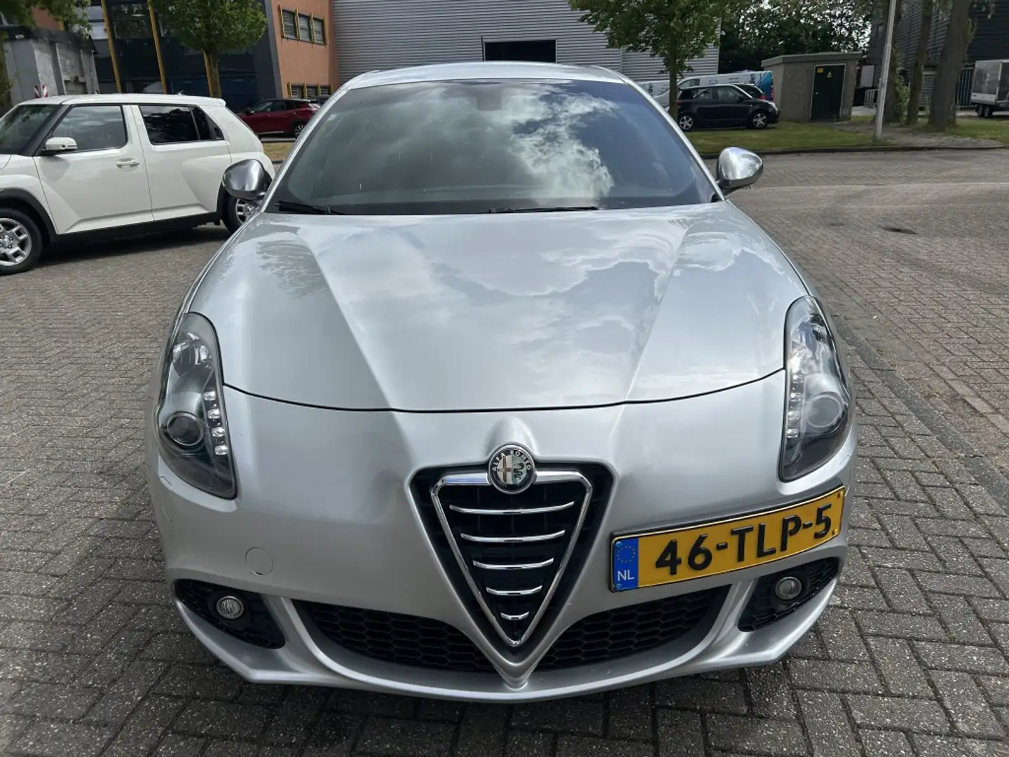 Alfa Romeo Giulietta 1.4 T Distinctive Sport 170PK AUT LEER NAP! Grigio - 2