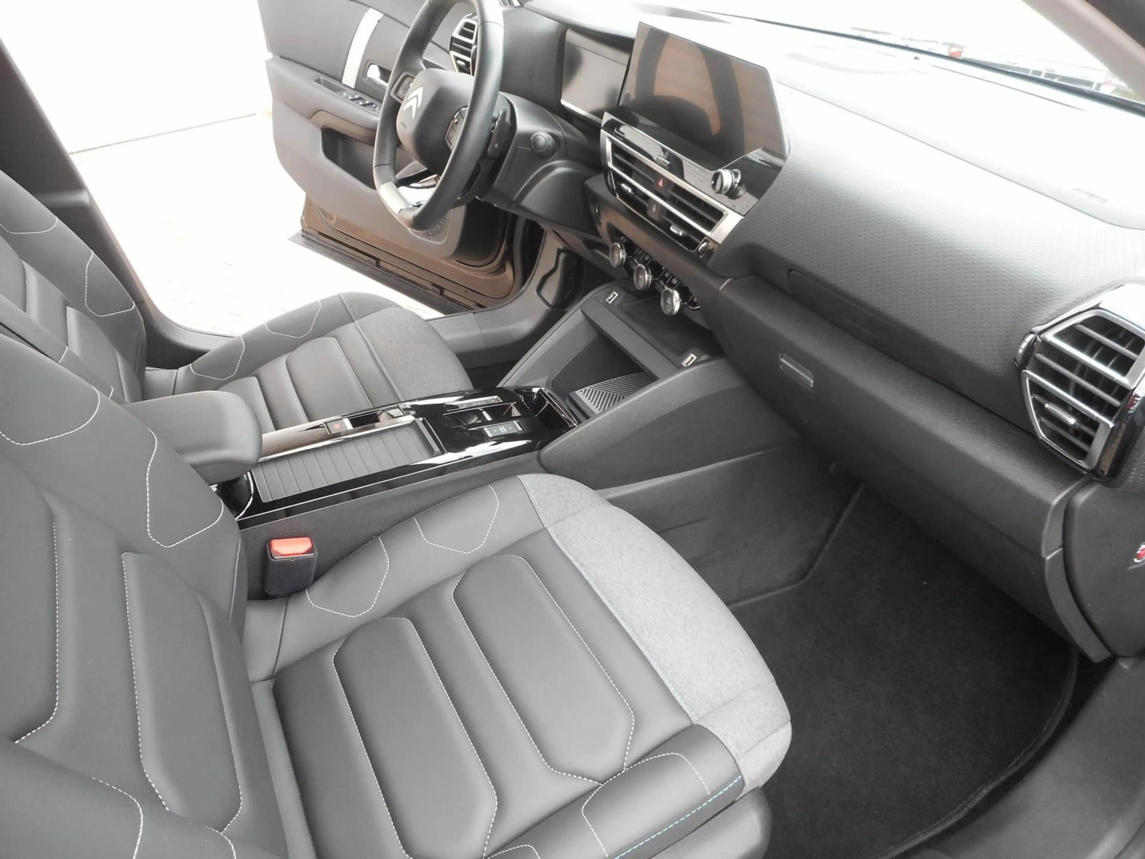 Citroen C4 X Shine PT130 EAT8 — photo 6