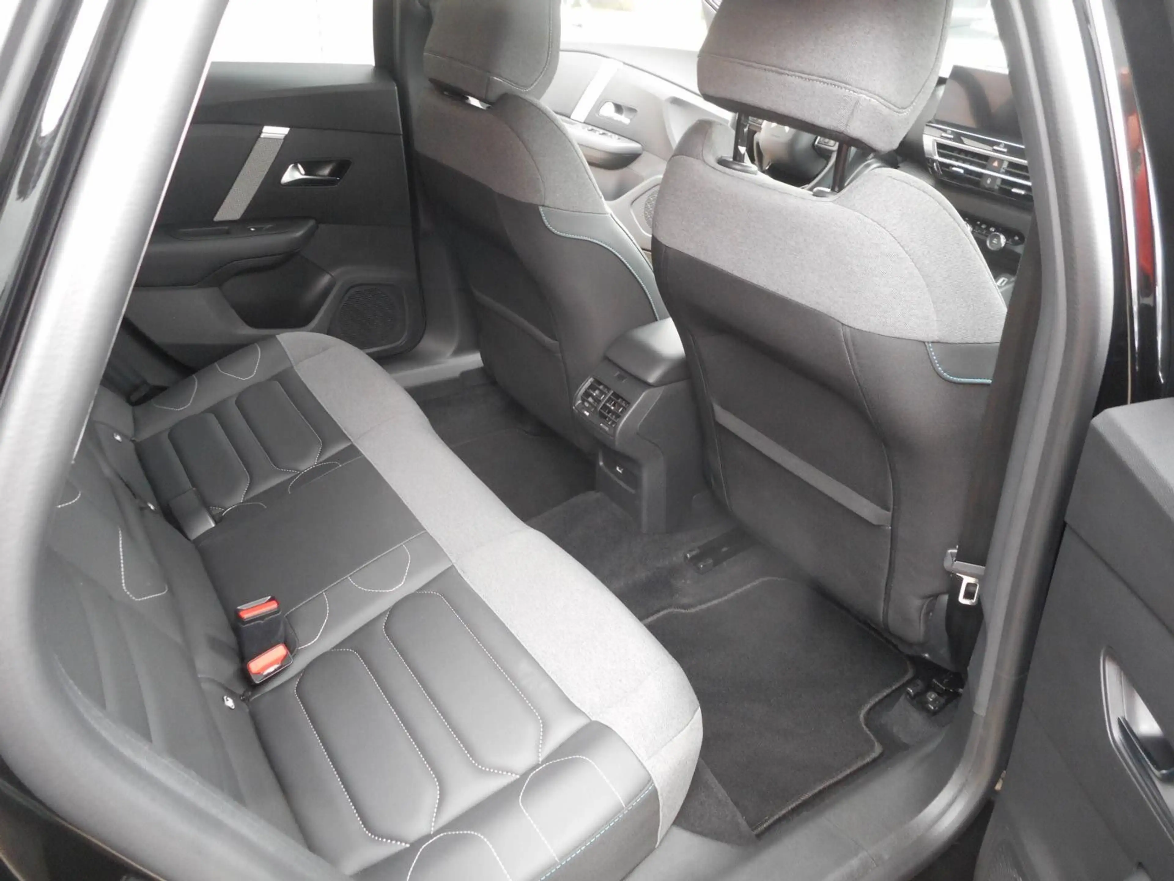 Citroen C4 X Shine PT130 EAT8 — photo 8