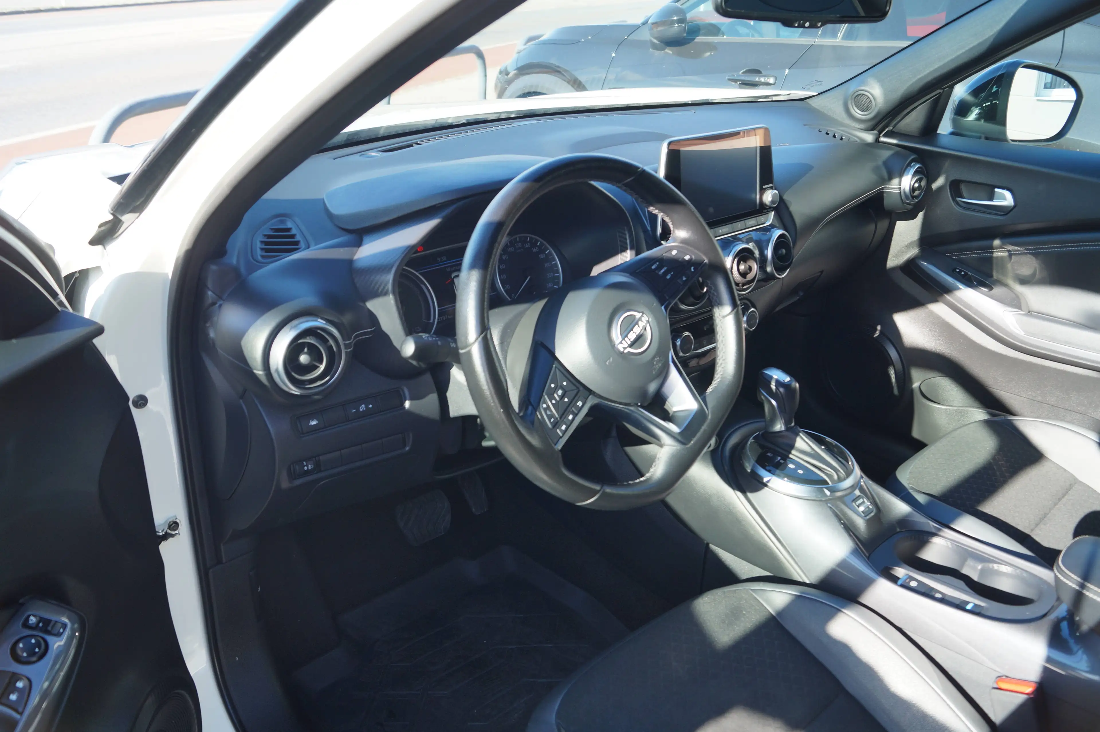 Nissan Juke N-Connecta Hybrid — photo 5