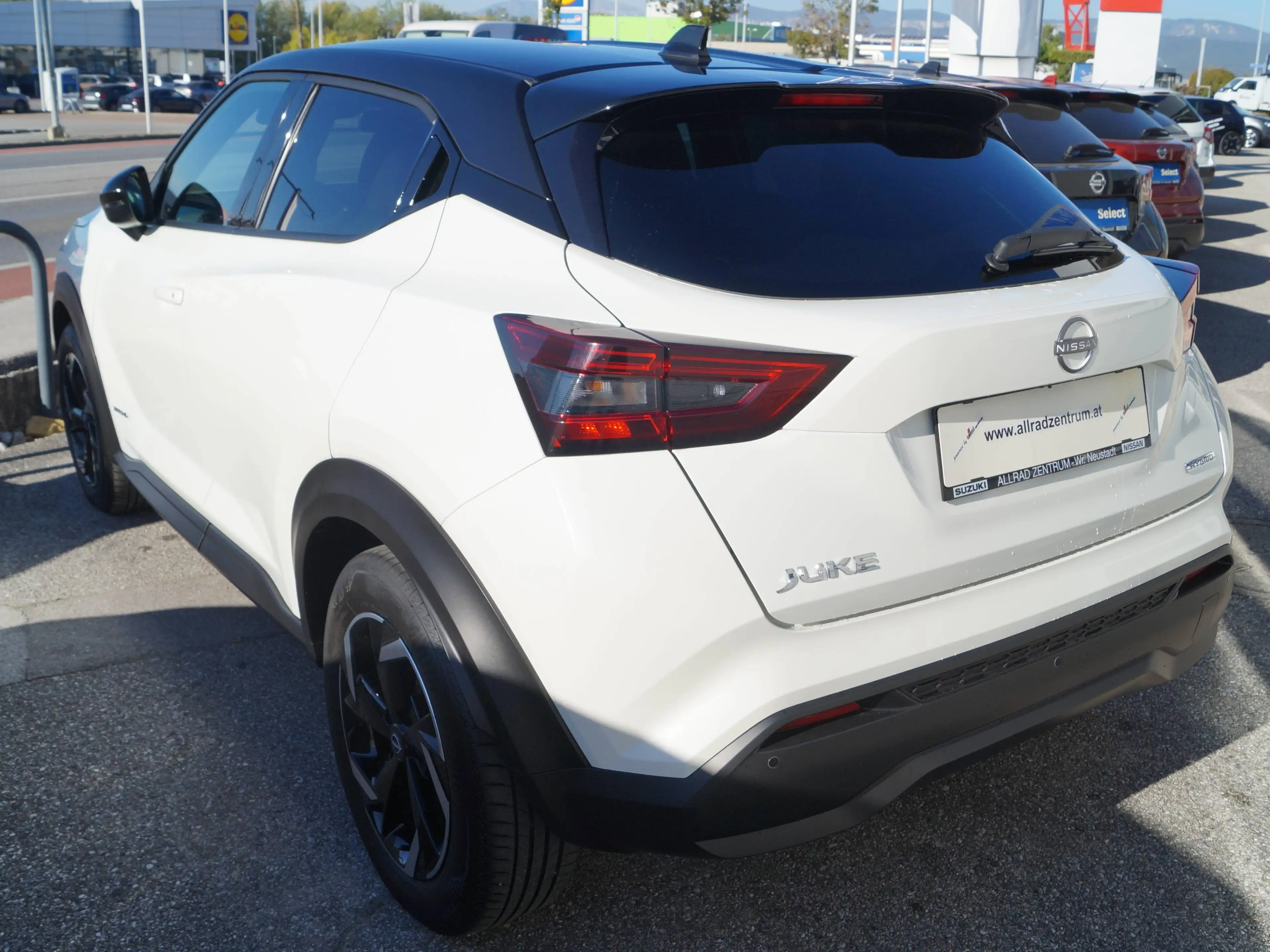 Nissan Juke N-Connecta Hybrid — photo 3