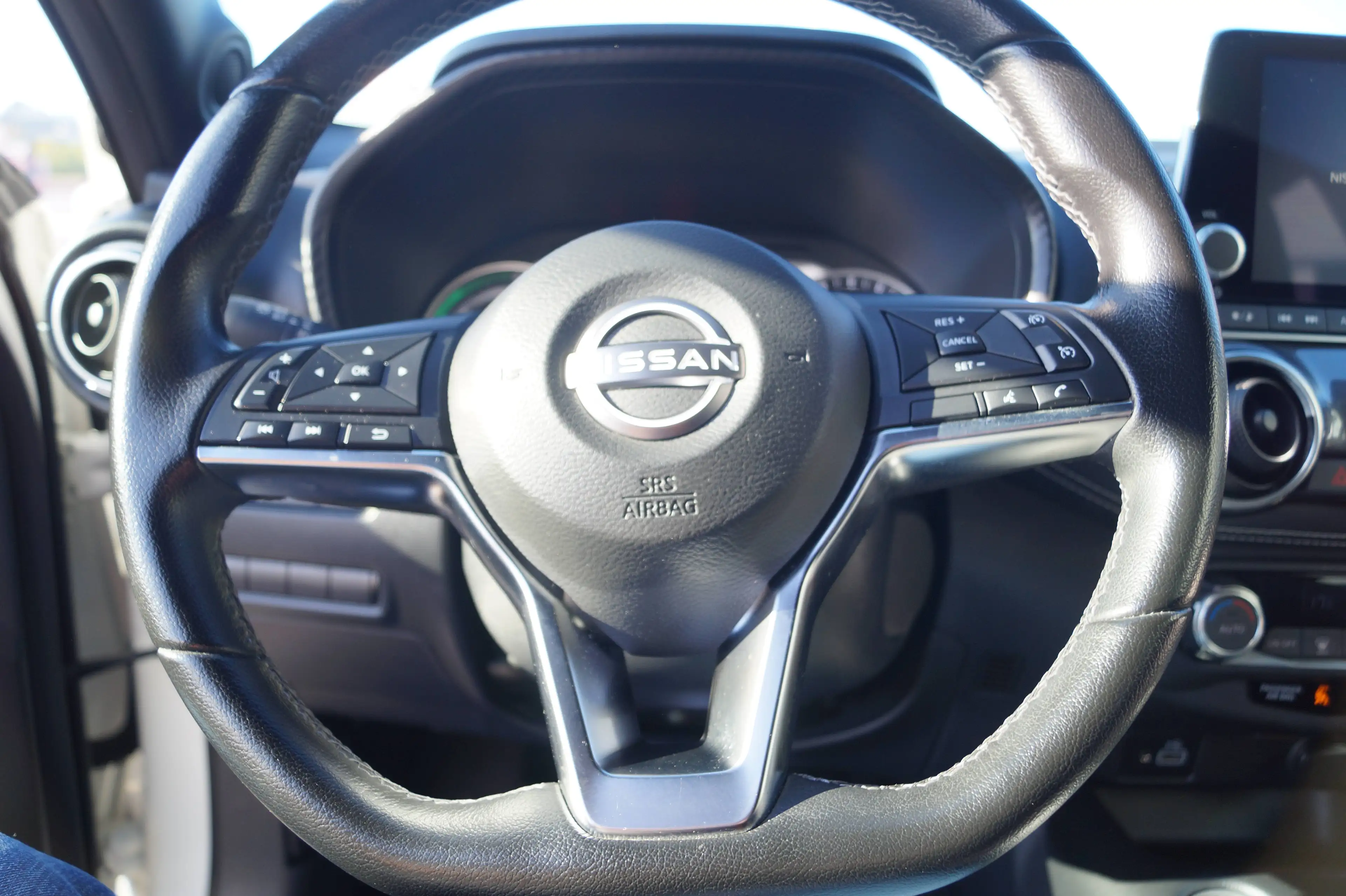 Nissan Juke N-Connecta Hybrid — photo 8