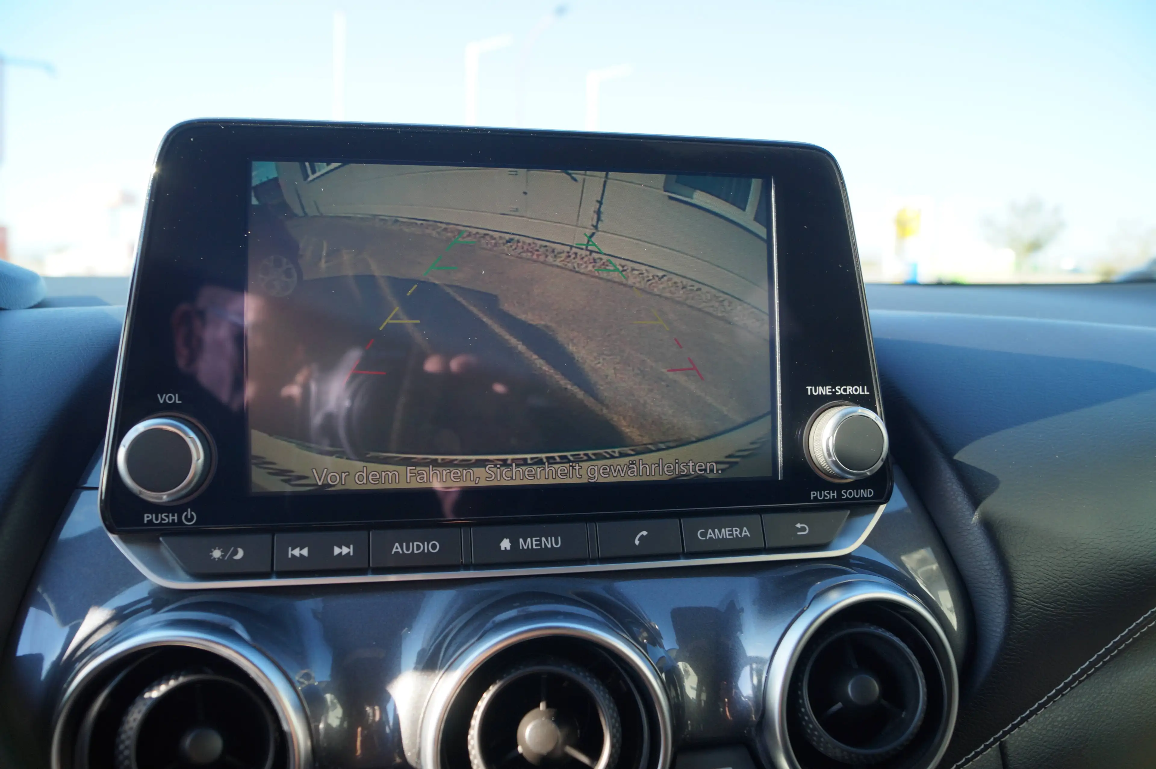 Nissan Juke N-Connecta Hybrid — photo 10