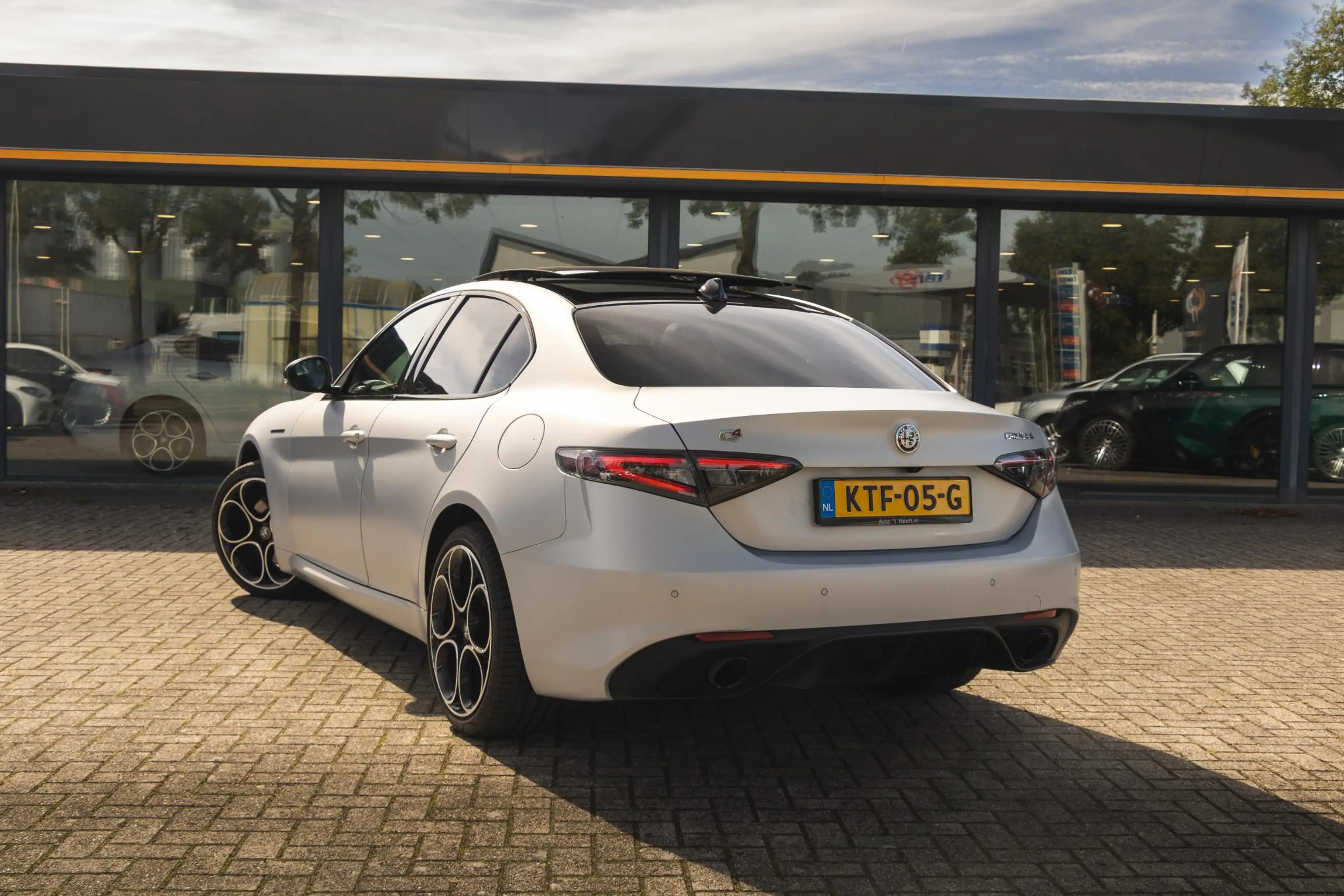 Alfa Romeo Giulia 2.0 T GME AWD Competizione Pano | Carplay | ADAS 2 — photo 2