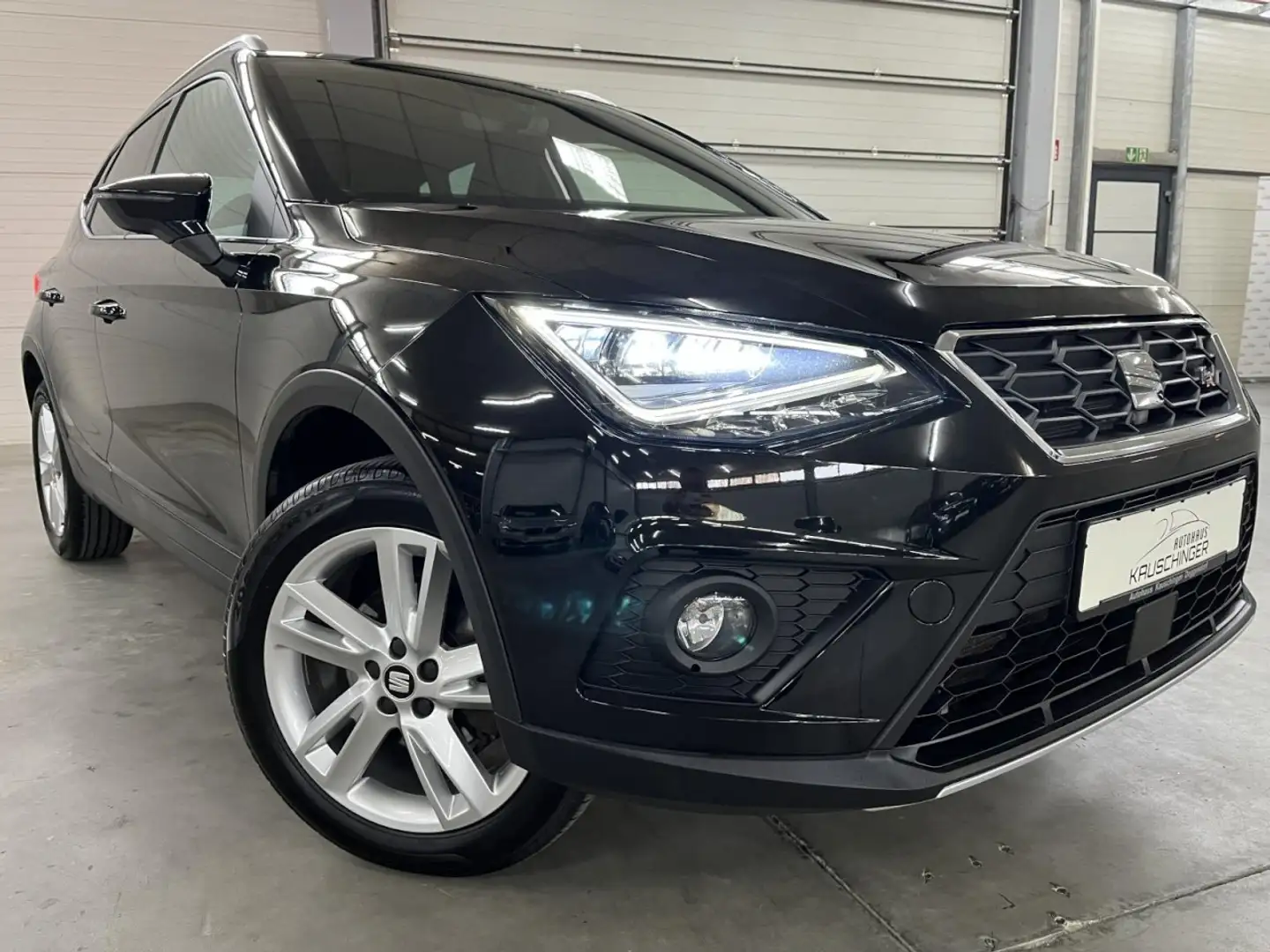 SEAT Arona FR 1.6 TDI DAB LED NAVI SPORTSITZE APPLE CARPLAY Schwarz - 1