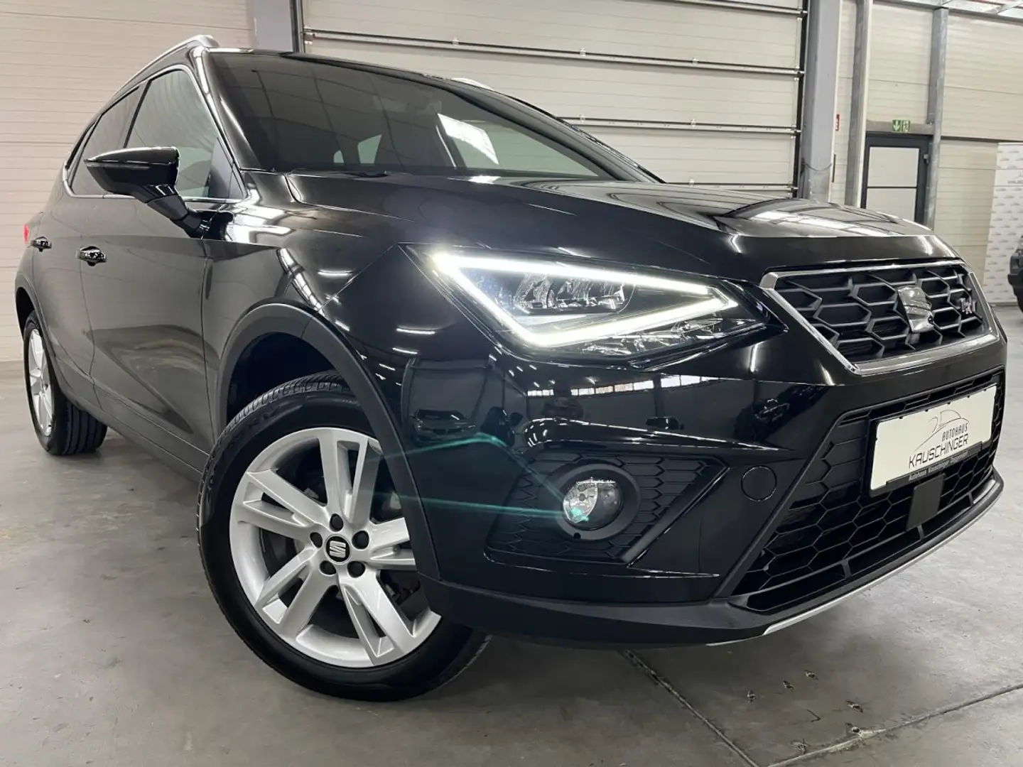 SEAT Arona FR 1.6 TDI DAB LED NAVI SPORTSITZE APPLE CARPLAY Schwarz - 2