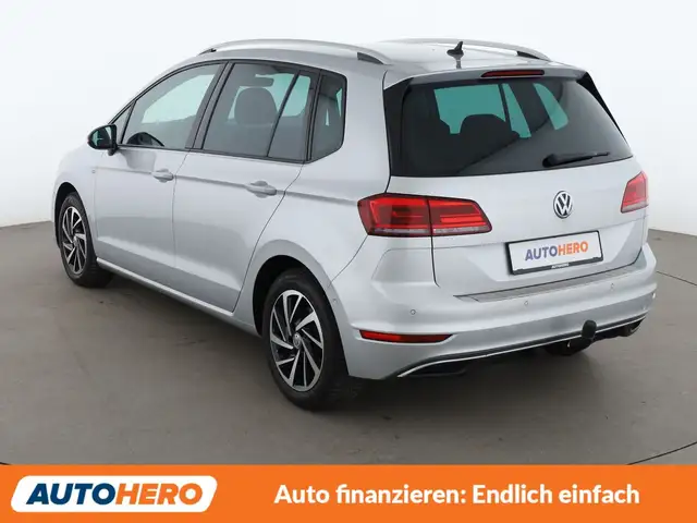 Volkswagen Golf view 4
