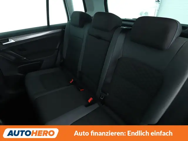 Volkswagen Golf view 14