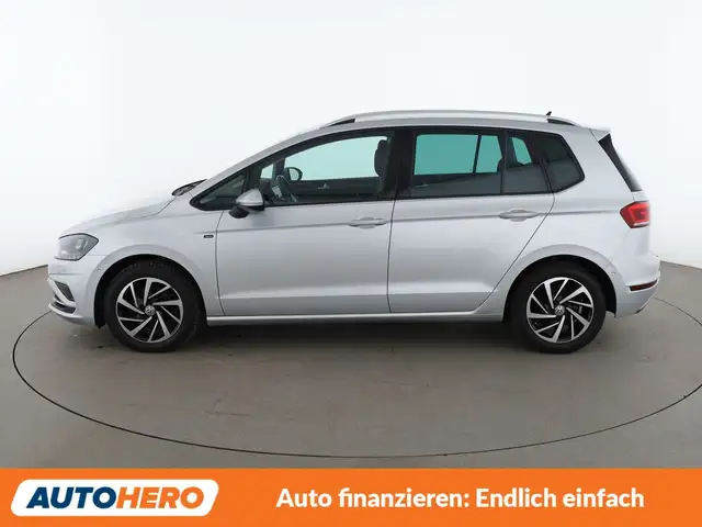Volkswagen Golf view 3