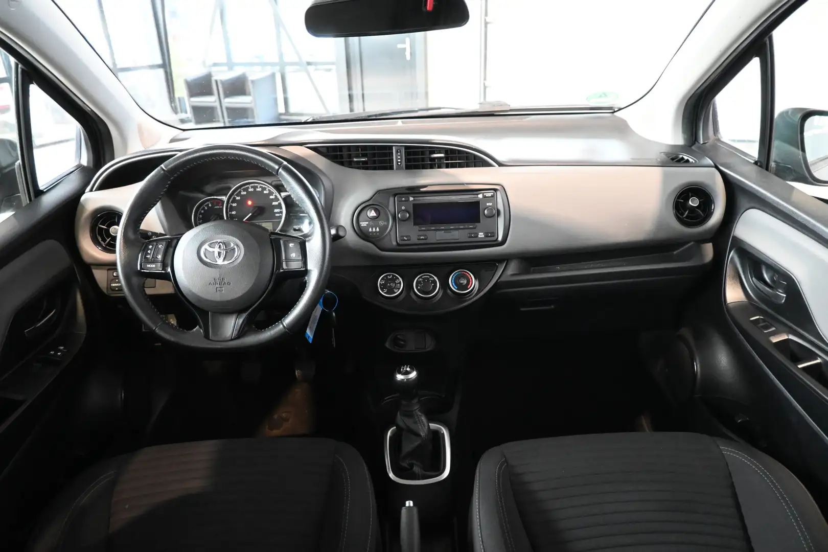 Toyota Yaris 1.0 VVT-i Comfort Airco Elektrisch Pakket Goed Ond Grijs - 2