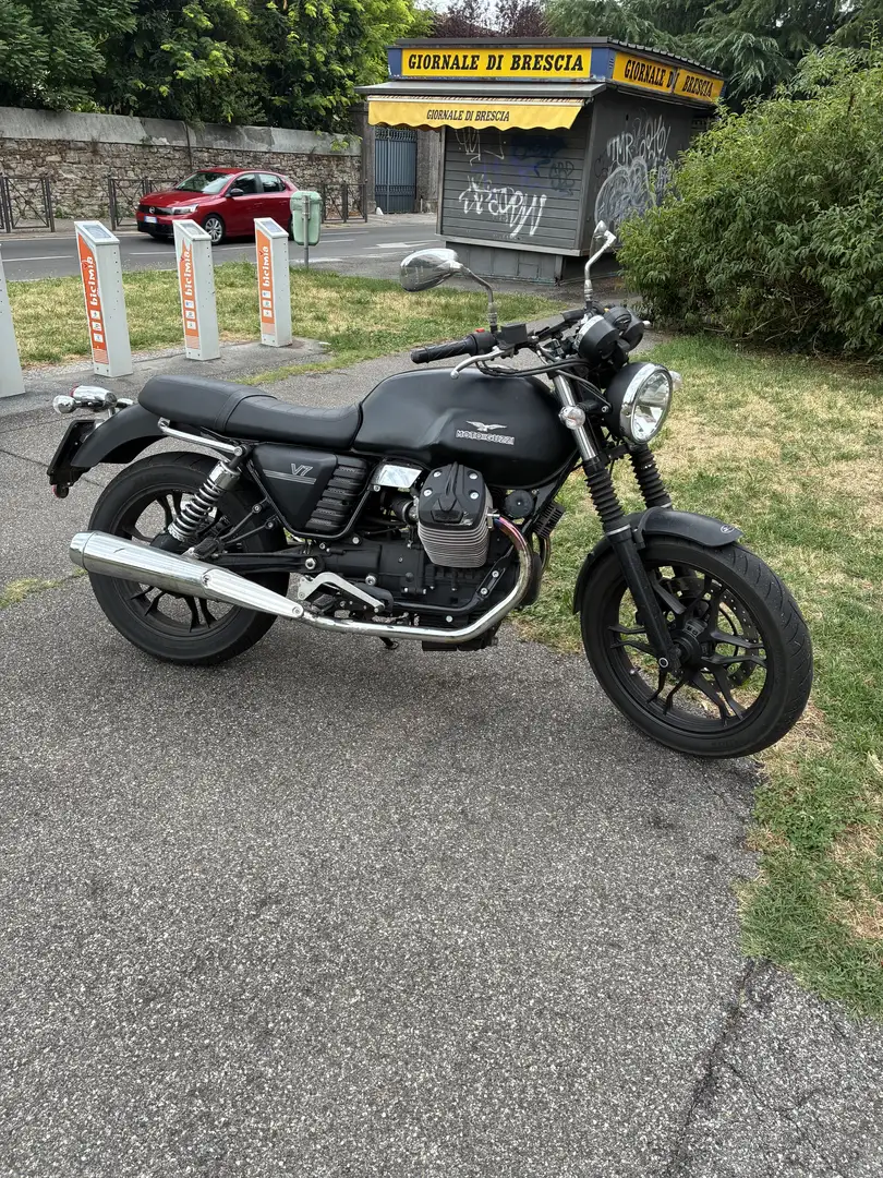 Moto Guzzi V 7 stone - 2