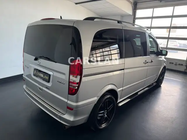 Mercedes-Benz Viano view 12