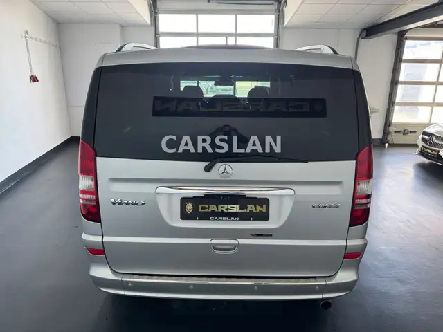 Mercedes-Benz Viano view 11