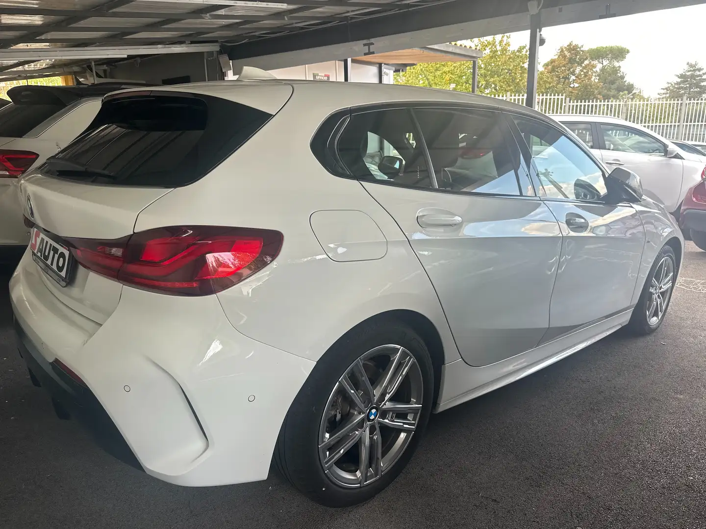 BMW 116 Serie 1 F40 116d Msport auto Wit - 2
