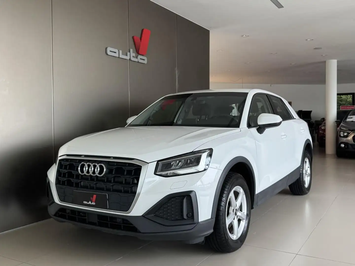 Audi Q2 30 TFSI Business "CARPLAY - SEDILI RISC" Bianco - 2