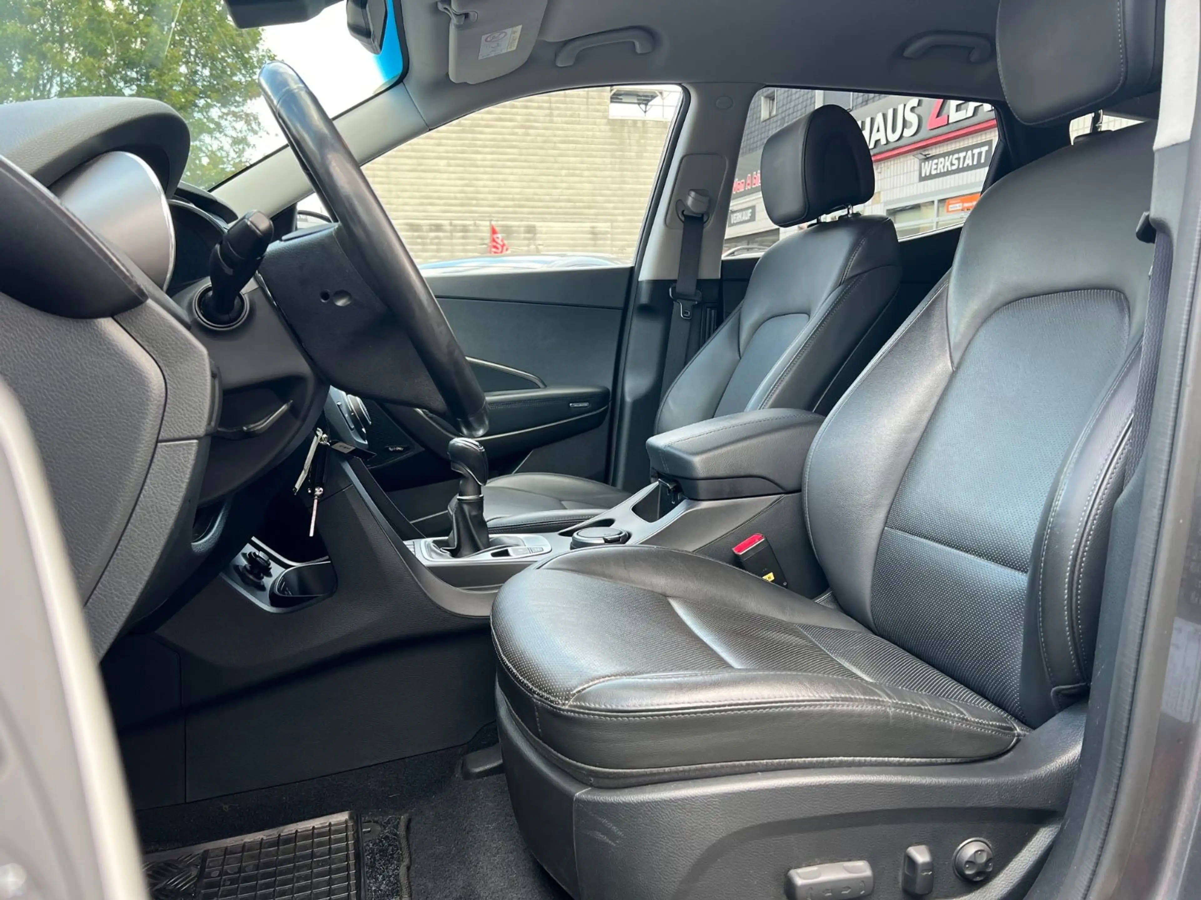 Hyundai SANTA FE blue Style 2WD*Leder*1.Hand* — photo 12