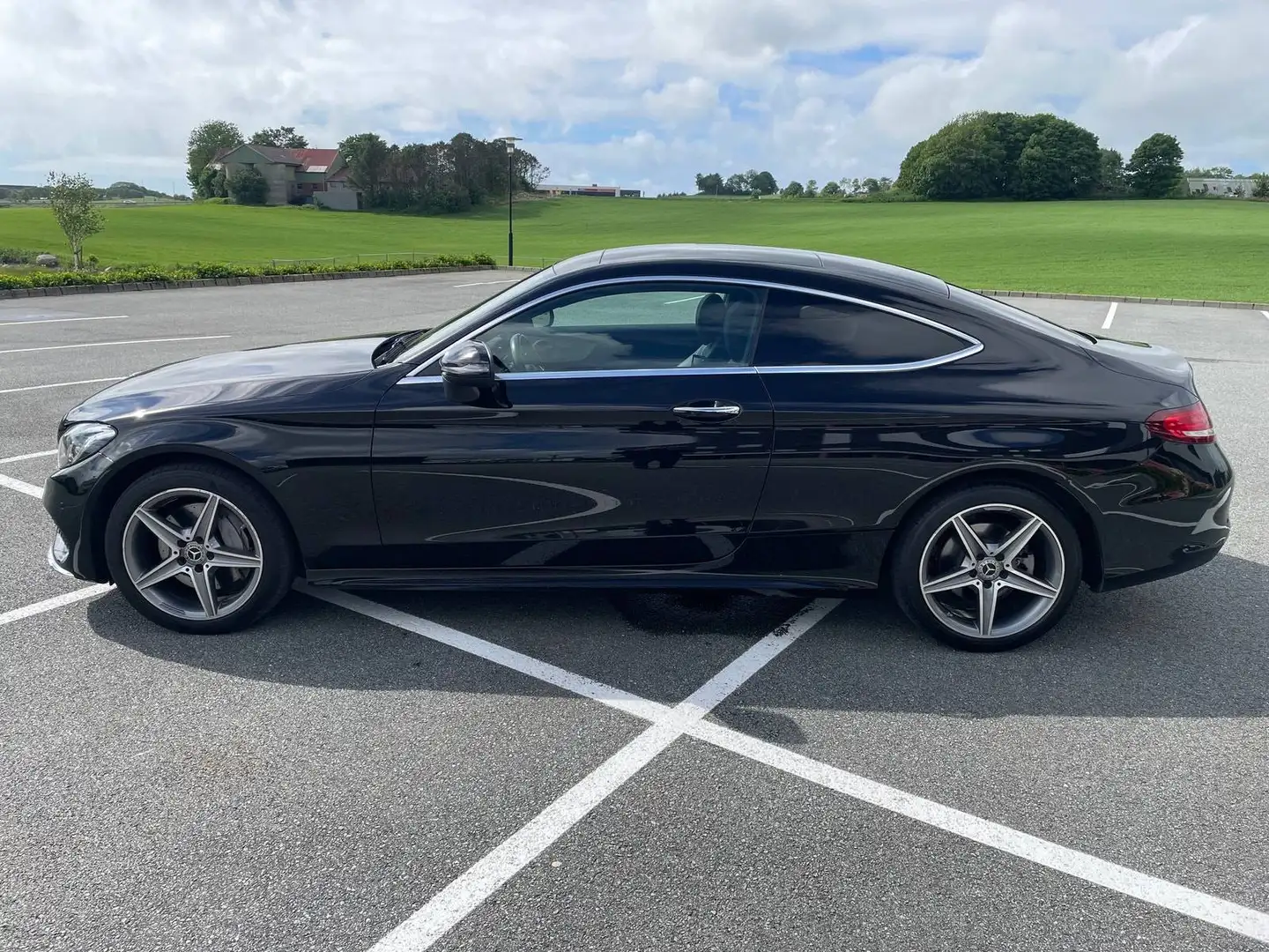 Mercedes-Benz C 250 C 250 d 4MATIC AMG Line Aut. AMG Line Schwarz - 1
