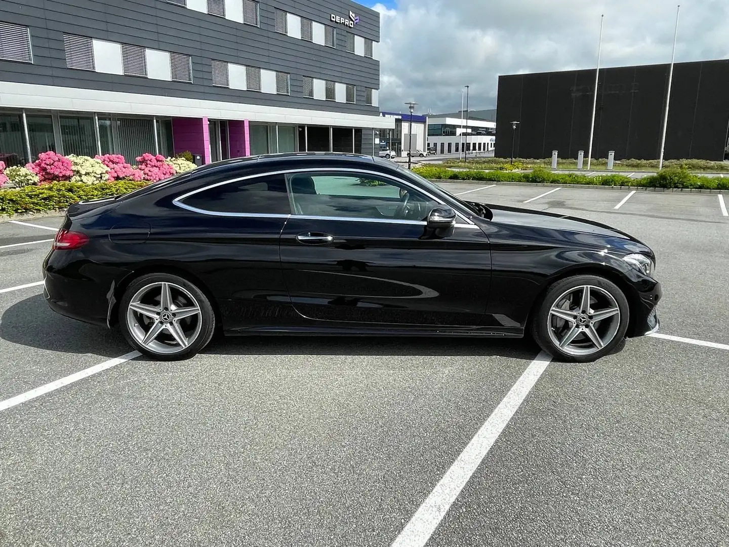 Mercedes-Benz C 250 C 250 d 4MATIC AMG Line Aut. AMG Line Schwarz - 2