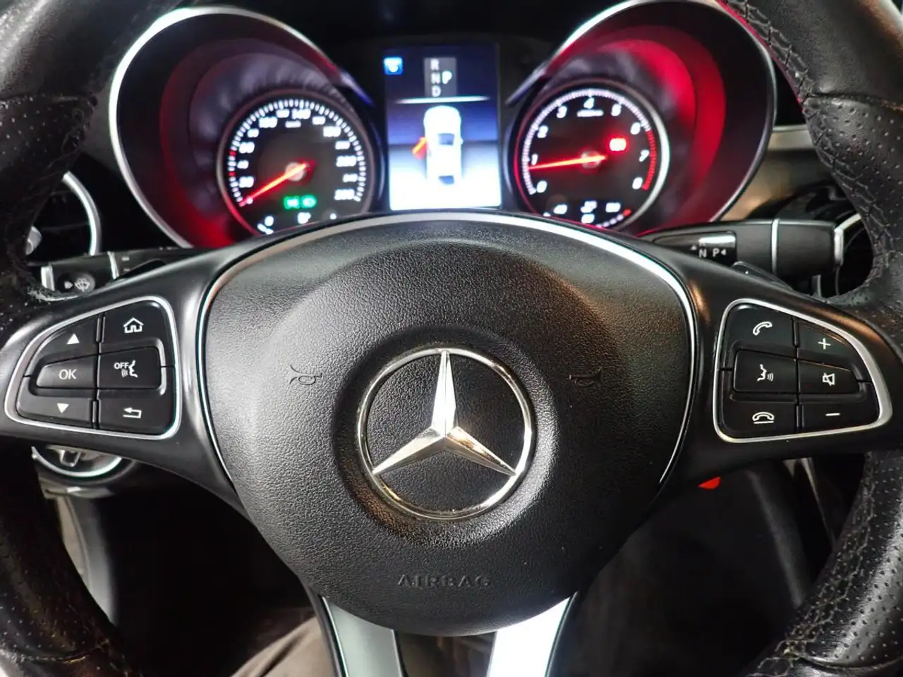 Mercedes-Benz C-Class снимка Mercedes-Benz C-Class