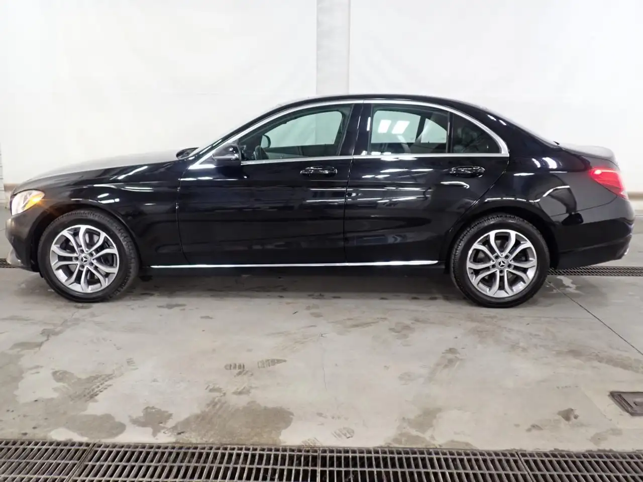 Mercedes-Benz C-Class снимка Mercedes-Benz C-Class