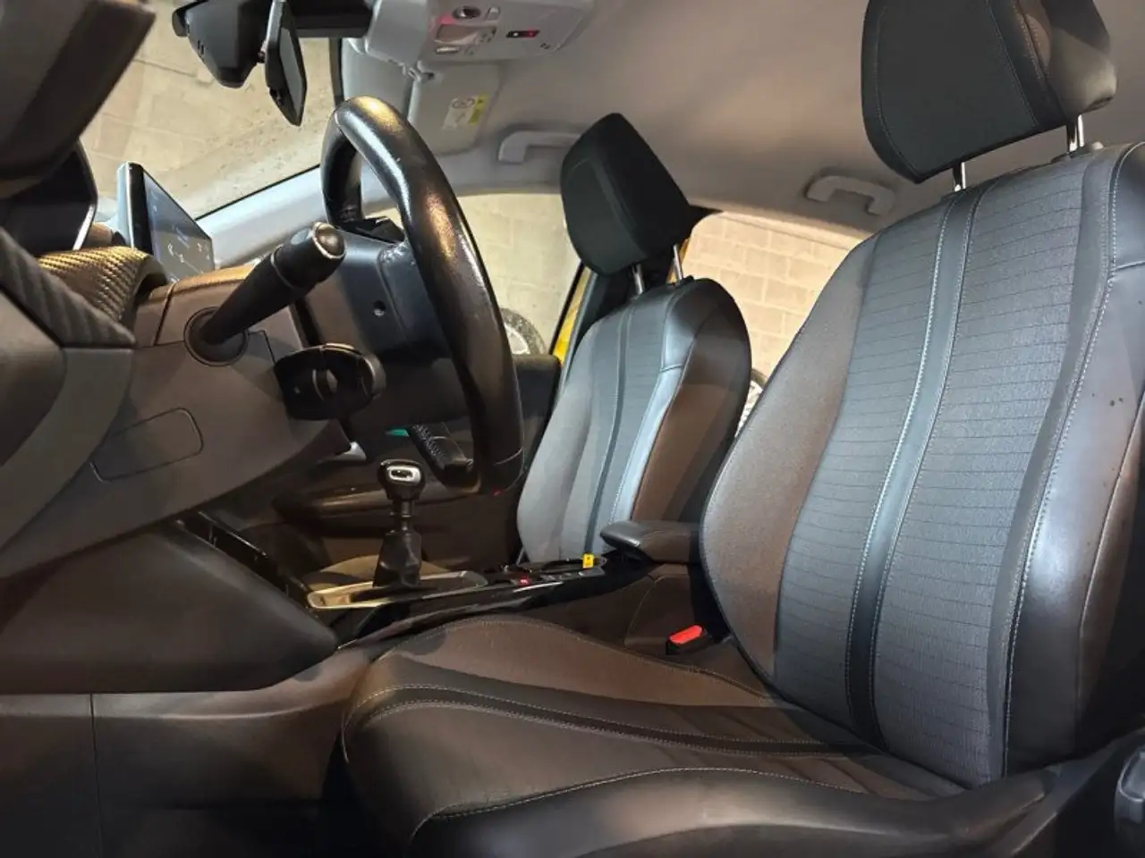 Peugeot 208 208 — photo 16